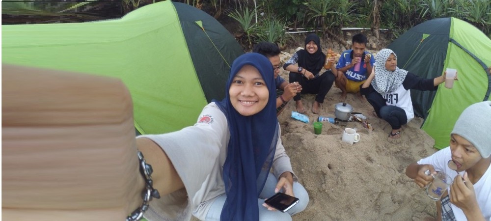 Rayakan HUT Warga Muda Cabeyan (WMC) Ke-43,  Muda Mudi Cabeyan Camping Bersama