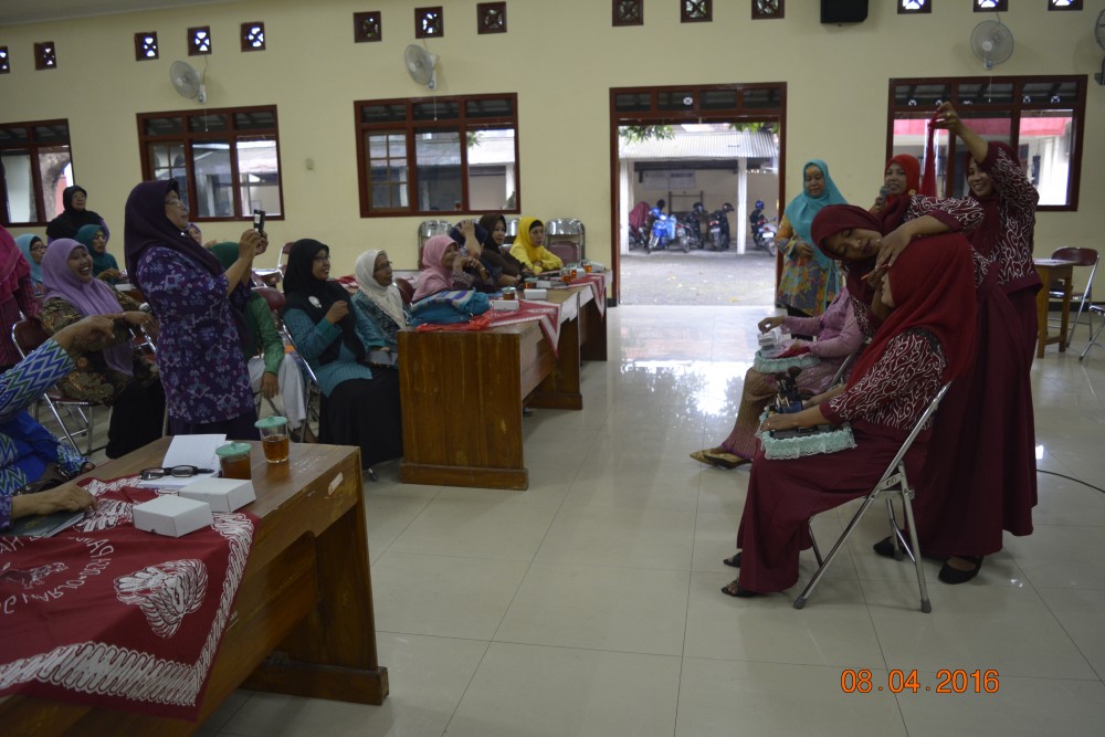 Pelatihan Make Up Dan Hijab TP-PKK Desa Panggungharjo