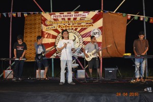 Performance Musik Warga Kweni