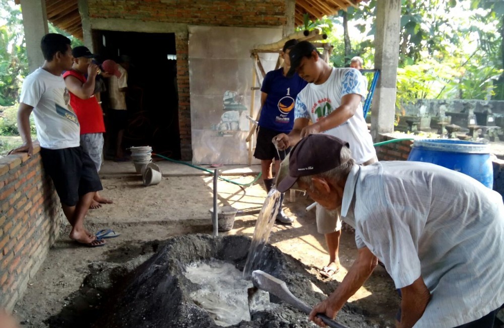 Warga Gedangan Peringati Hari Buruh Dengan Gotong Royong