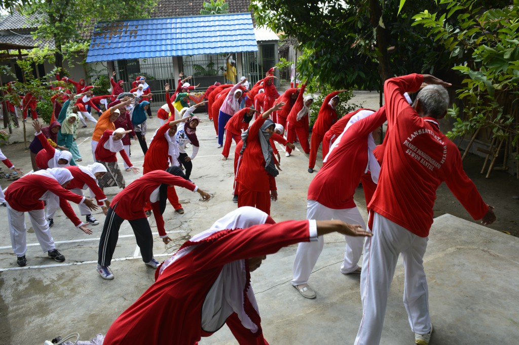 Senam Lansia Di Hari Olahraga Nasional