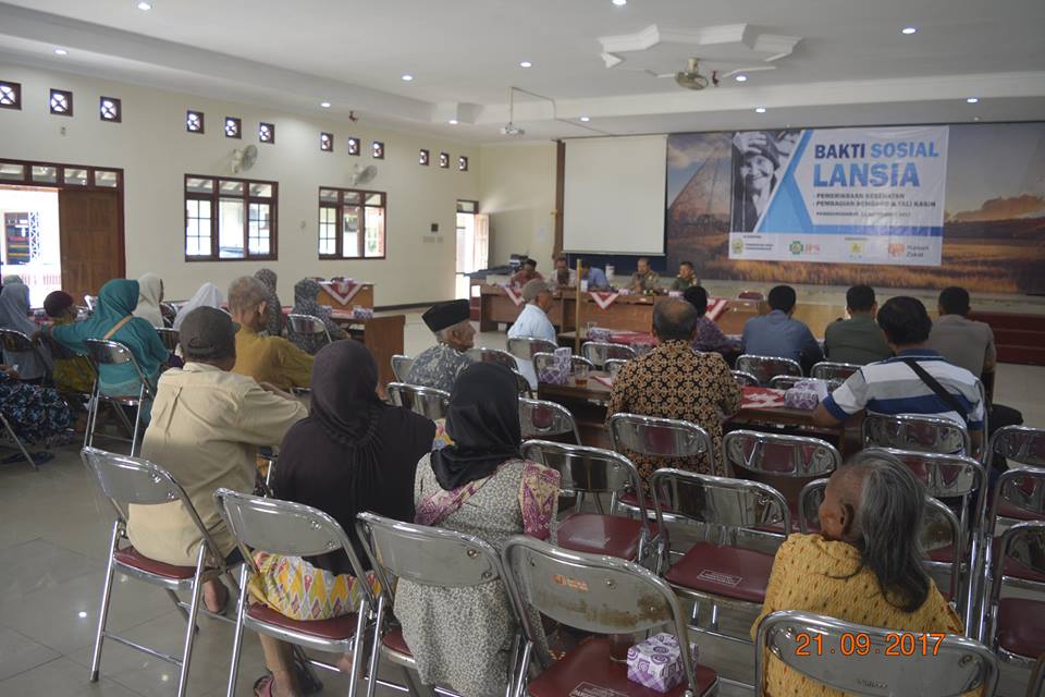 Hari Listrik Negara Ke-73, Bapel JPS Dan PT. PLN APP Salatiga Selenggarakan Baksos Lansia