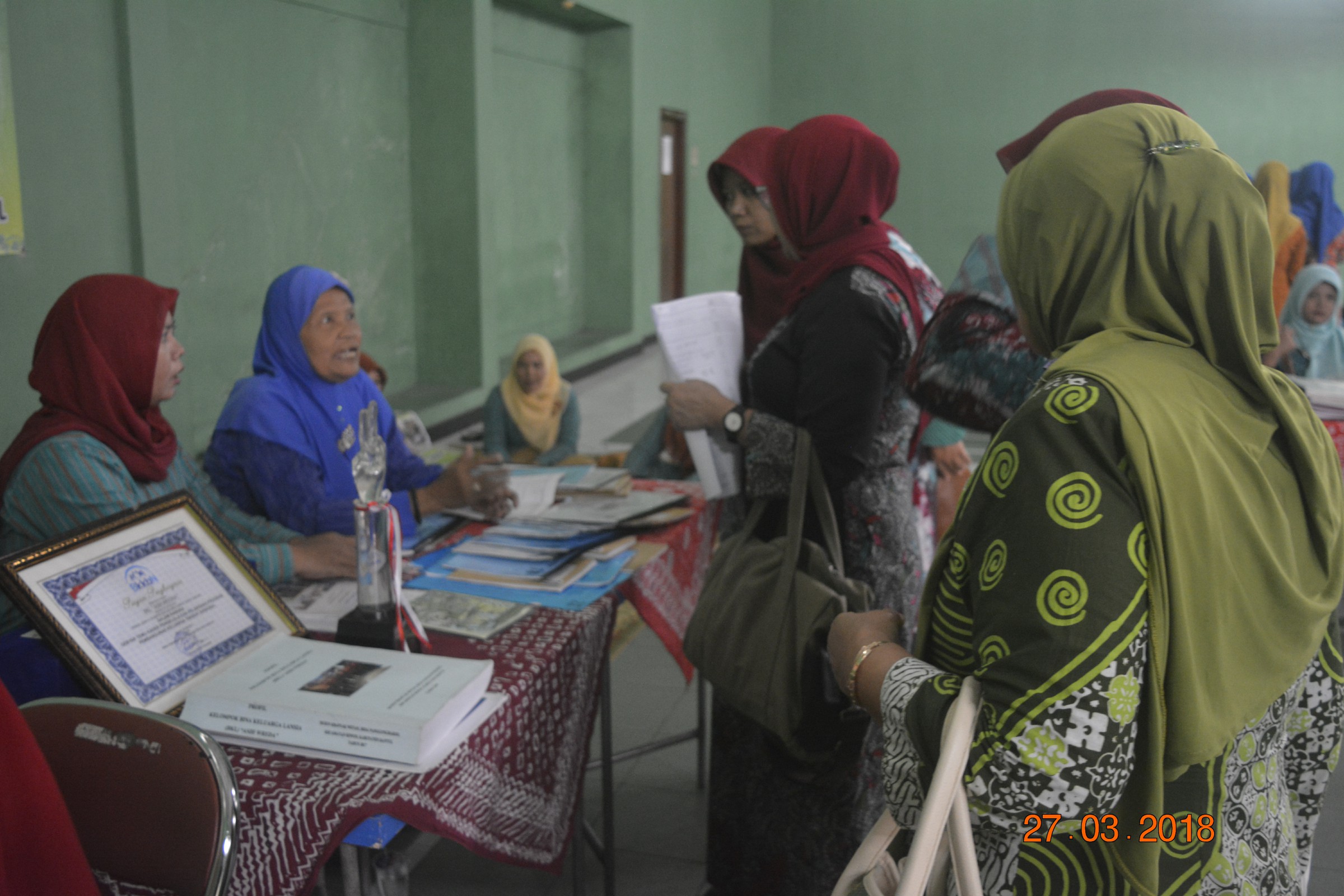 PKK Desa Panggungharjo Sambut Tim Verifikasi Lomba Pelaksana Terbaik Tingkat Nasional KG PKK-KKBPK-Kesehatan