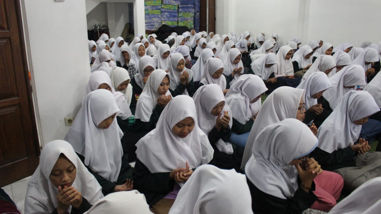 Halal Bi Halal Asatiz Dan Santri PP Al Munawwir Komplek Q