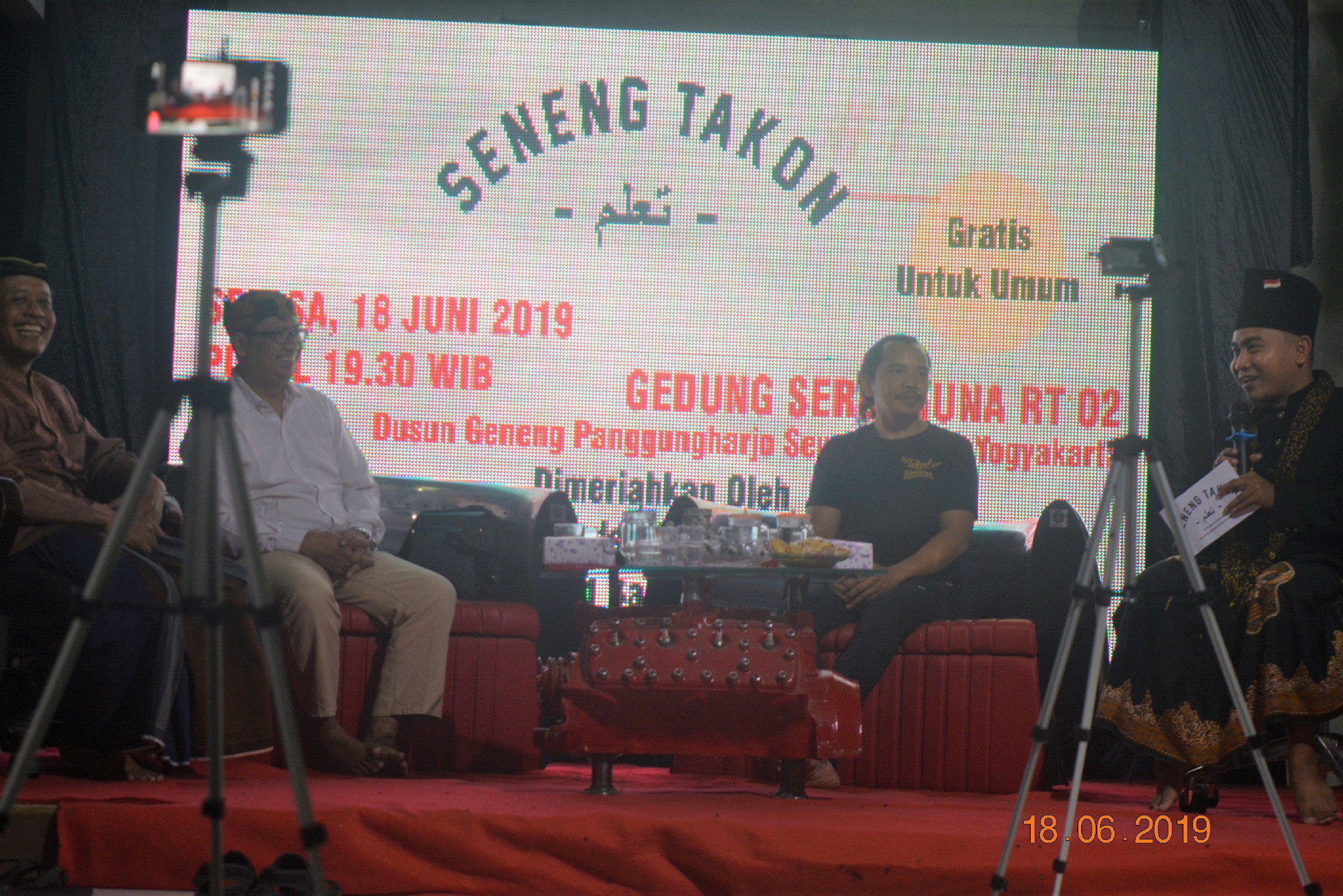 masyarakat seneng takon