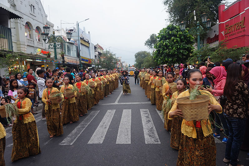 Sanggar Anak Saraswati Ramaikan Pawai Pembukaan FKY 2019