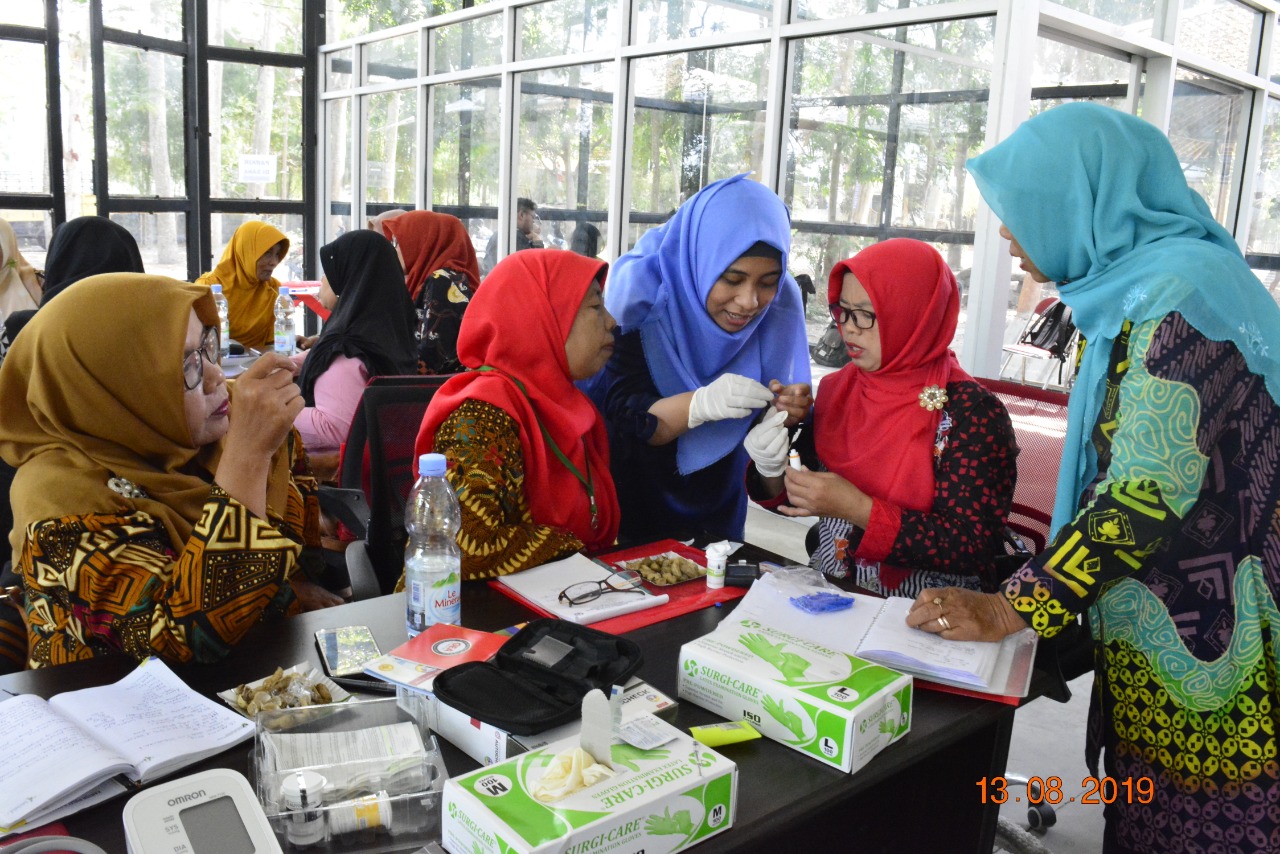 Dosen FK-KMK UGM Bekali Kader Posbindu Desa Panggungharjo
