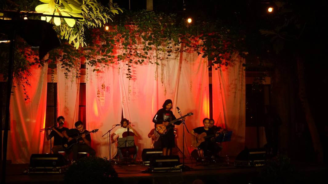 Tigapagi Sukses Obati Kerinduan Penggemar Lewat Konser Intim