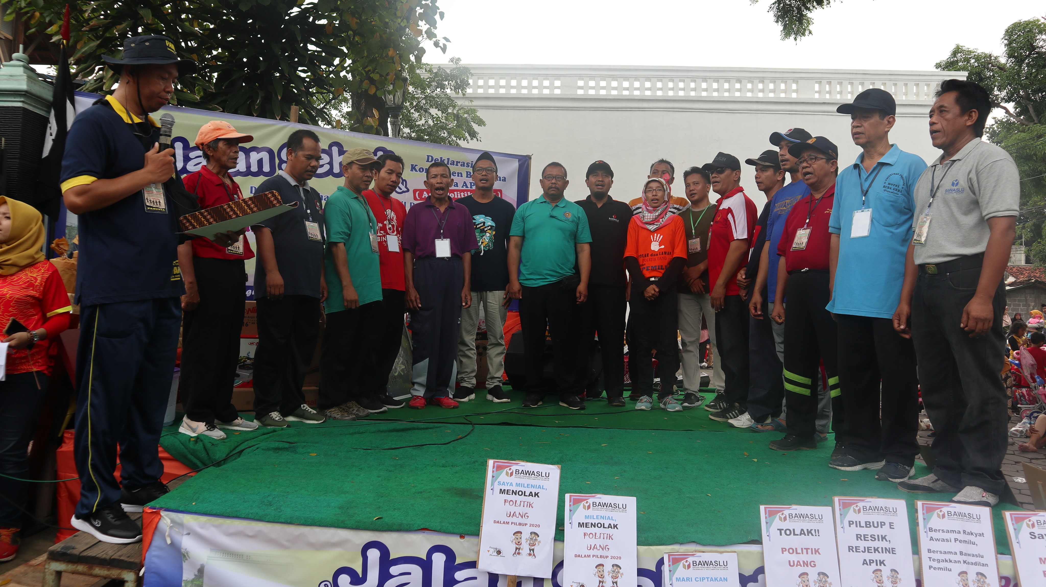 Gelar Jalan Sehat, Deklarasikan APU