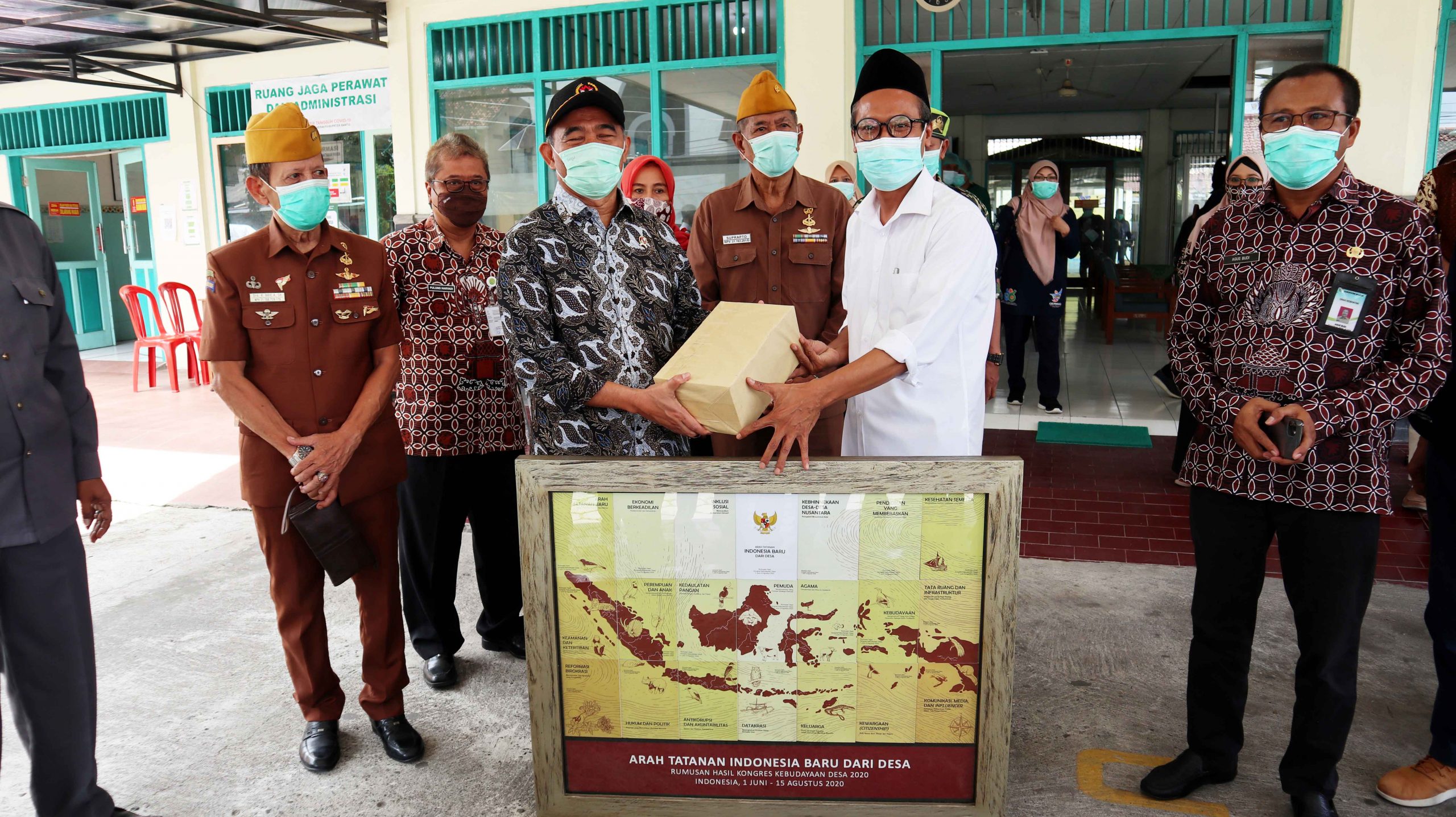 Menko PMK Muhadjir Effendy Tinjau Shelter Tangguh Covid-19