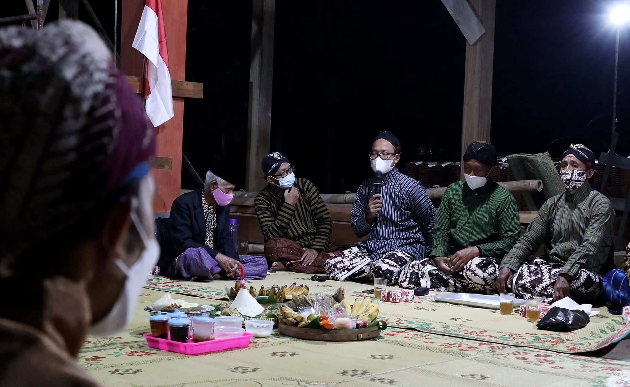 Lurah Panggungharjo Pasang Molo di Balai Budaya