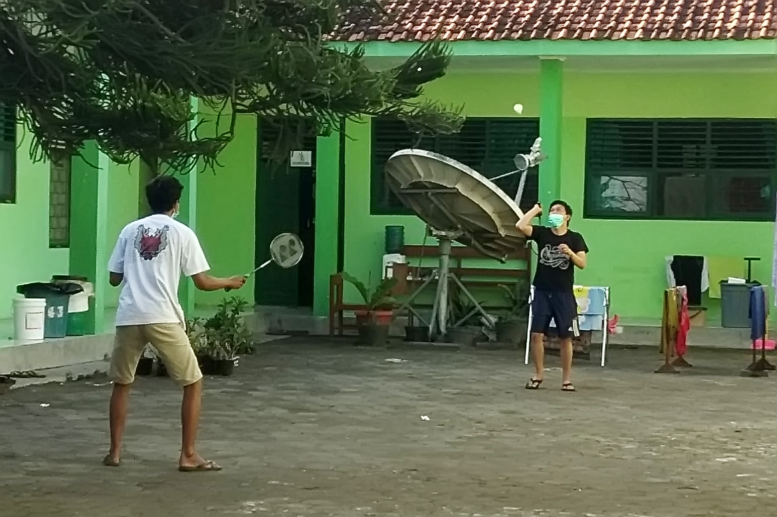 Suasana Sore di Shelter SMKN 2 Sewon