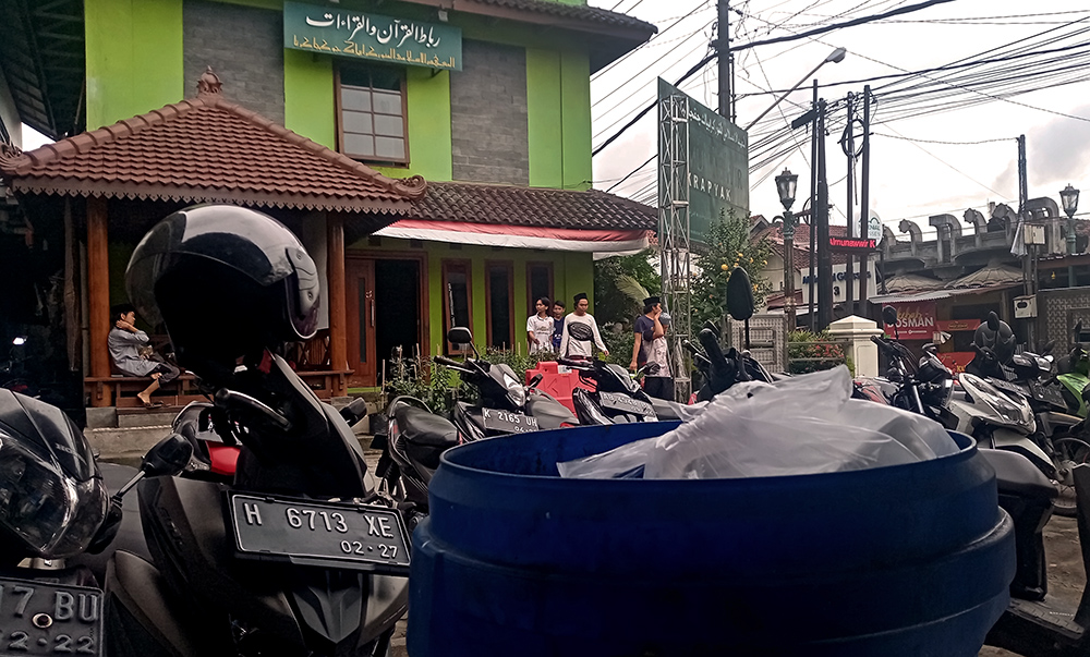 Antusiasme Peduli Sampah Pondok Pesantren Al-Munawwir Krapyak
