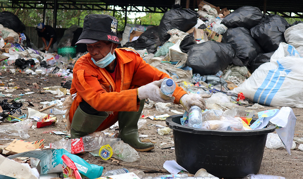 Memilah sampah Untuk Mashlahah