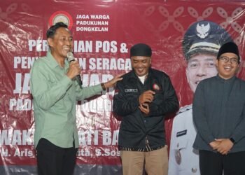 Jaga Warga Dongkelan Terima Seragam Korsa